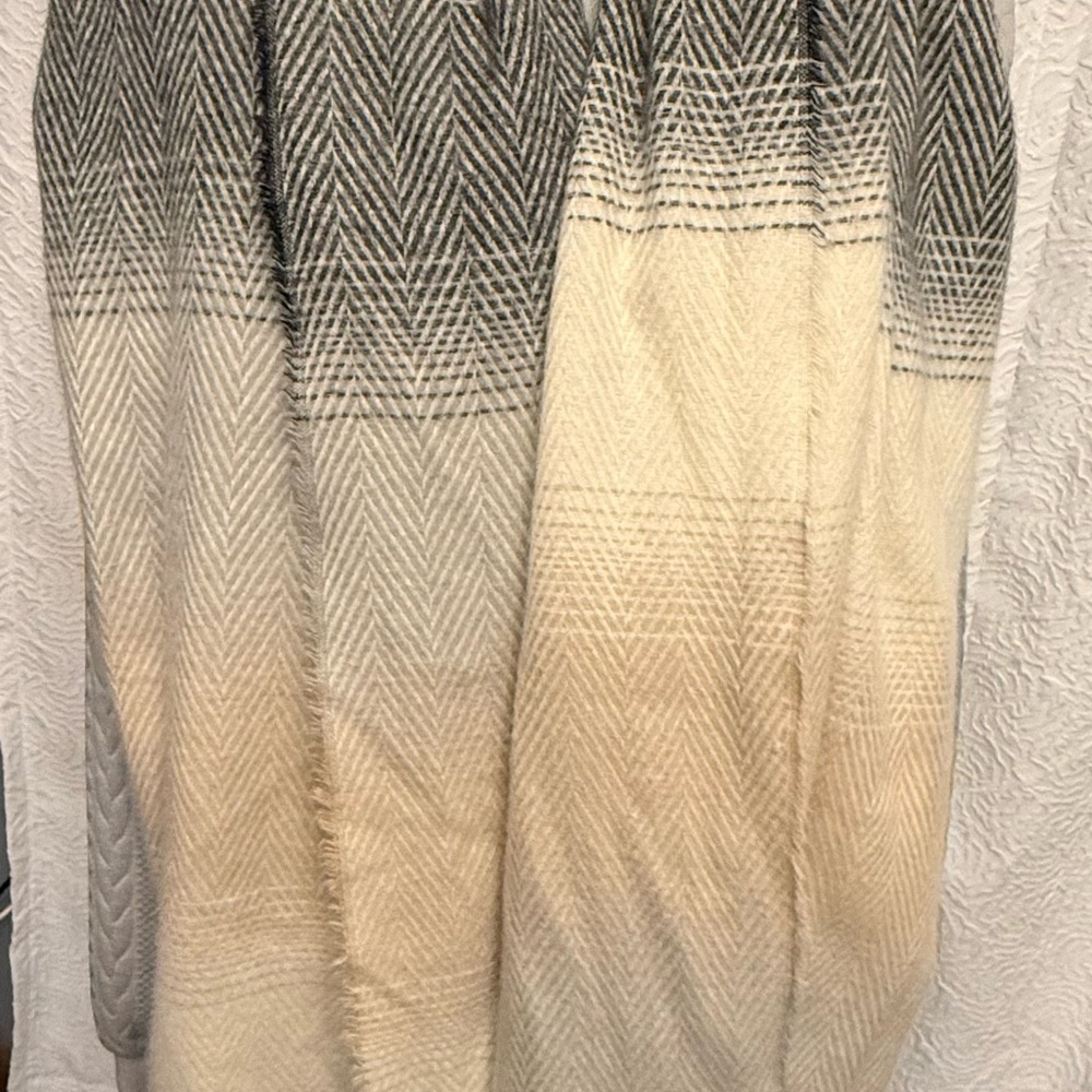 Women's Nine West Textured
Soft Touch Wrap Scarf NWOT